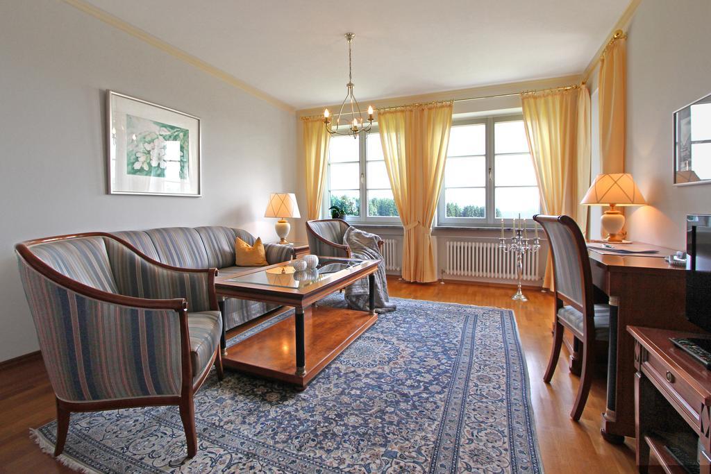 Gaestehaus Schloss Kronburg Екстер'єр фото